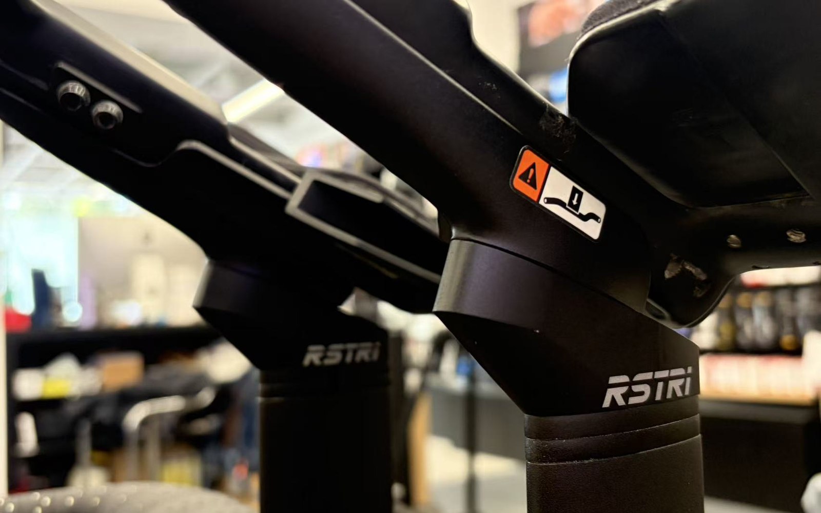 RSTRI 角度墊塊裝在 Trek Speed Concept 基座上